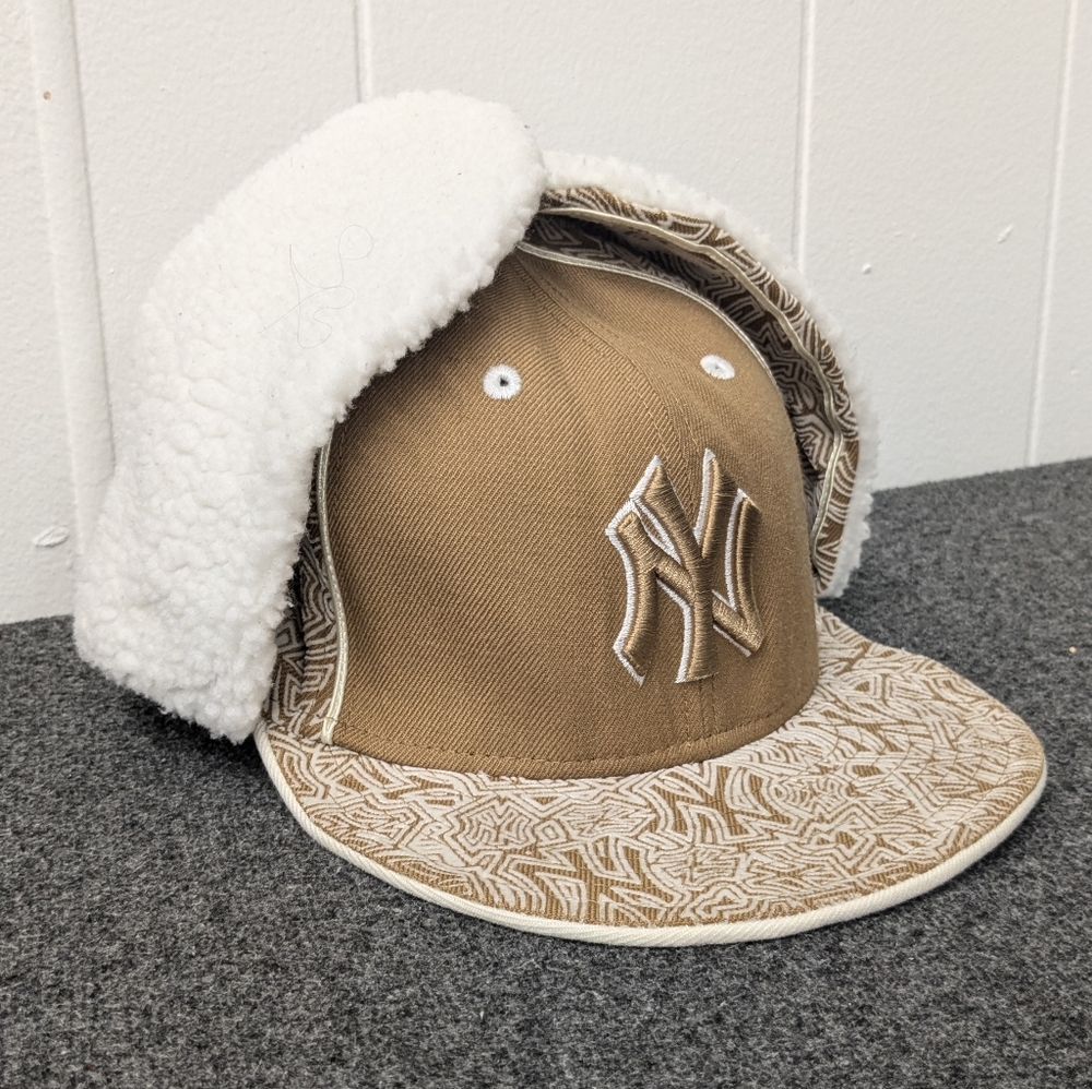 New Era New York Yankees Winter Snapback Sherpa Lined size 7 3/8